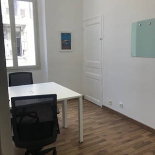 Bureau privé 10 m² 2 postes Coworking Rue Bailli de Suffren Marseille 13001 - photo 2